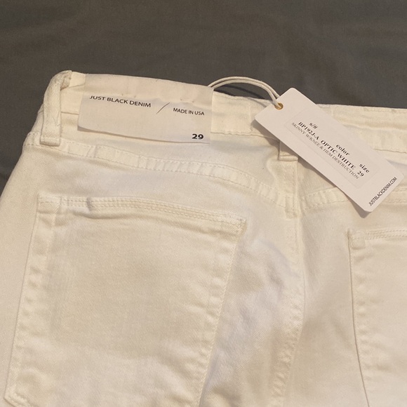 White Distressed Jeans - Size 29 NWT - Picture 5 of 6